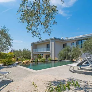  Apartment Inoltre